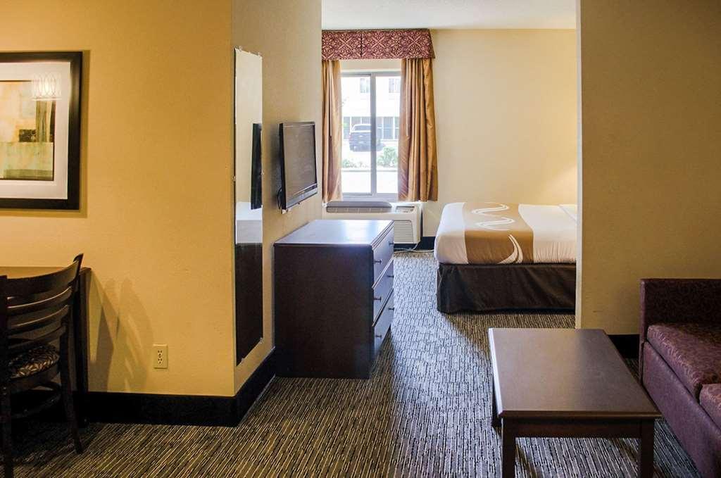 Quality Inn & Suites At Airport Blvd I-65 Мобіл Номер фото