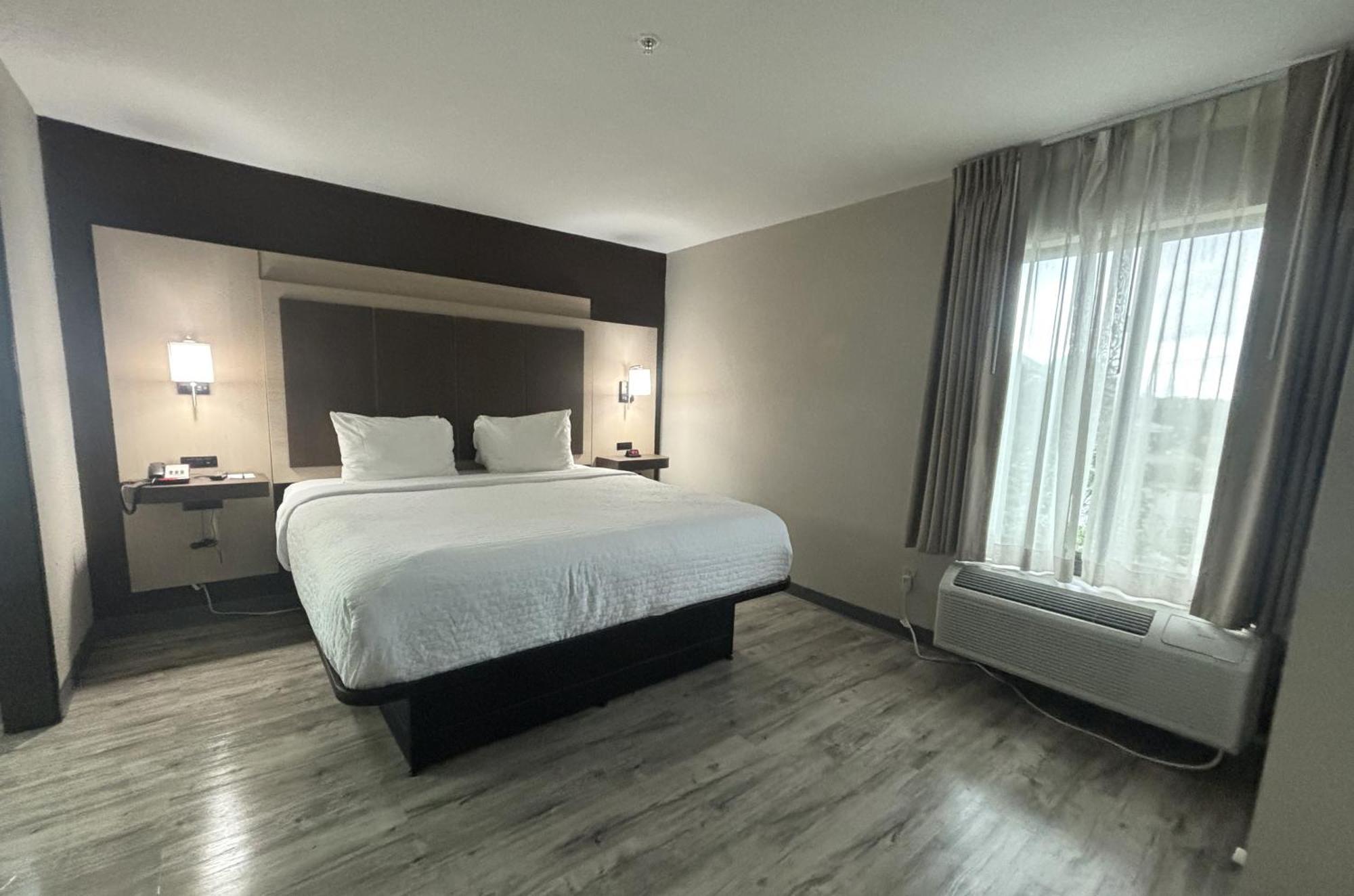 Quality Inn & Suites At Airport Blvd I-65 Мобіл Екстер'єр фото