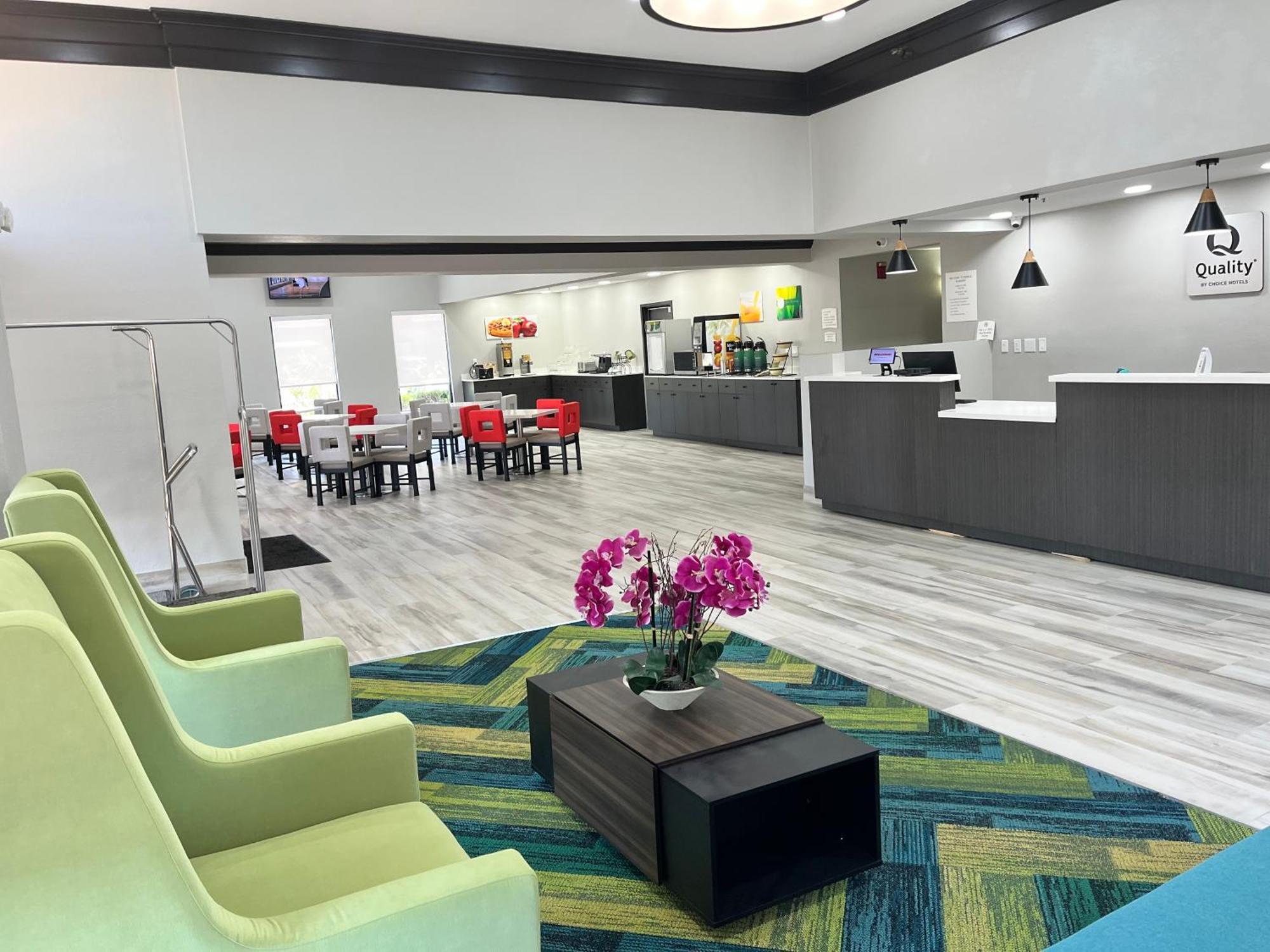 Quality Inn & Suites At Airport Blvd I-65 Мобіл Екстер'єр фото