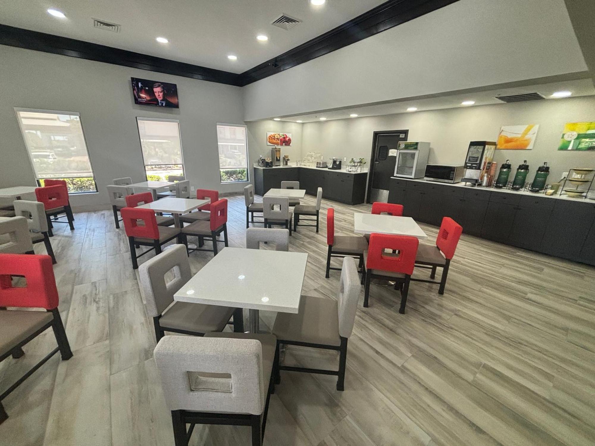 Quality Inn & Suites At Airport Blvd I-65 Мобіл Екстер'єр фото