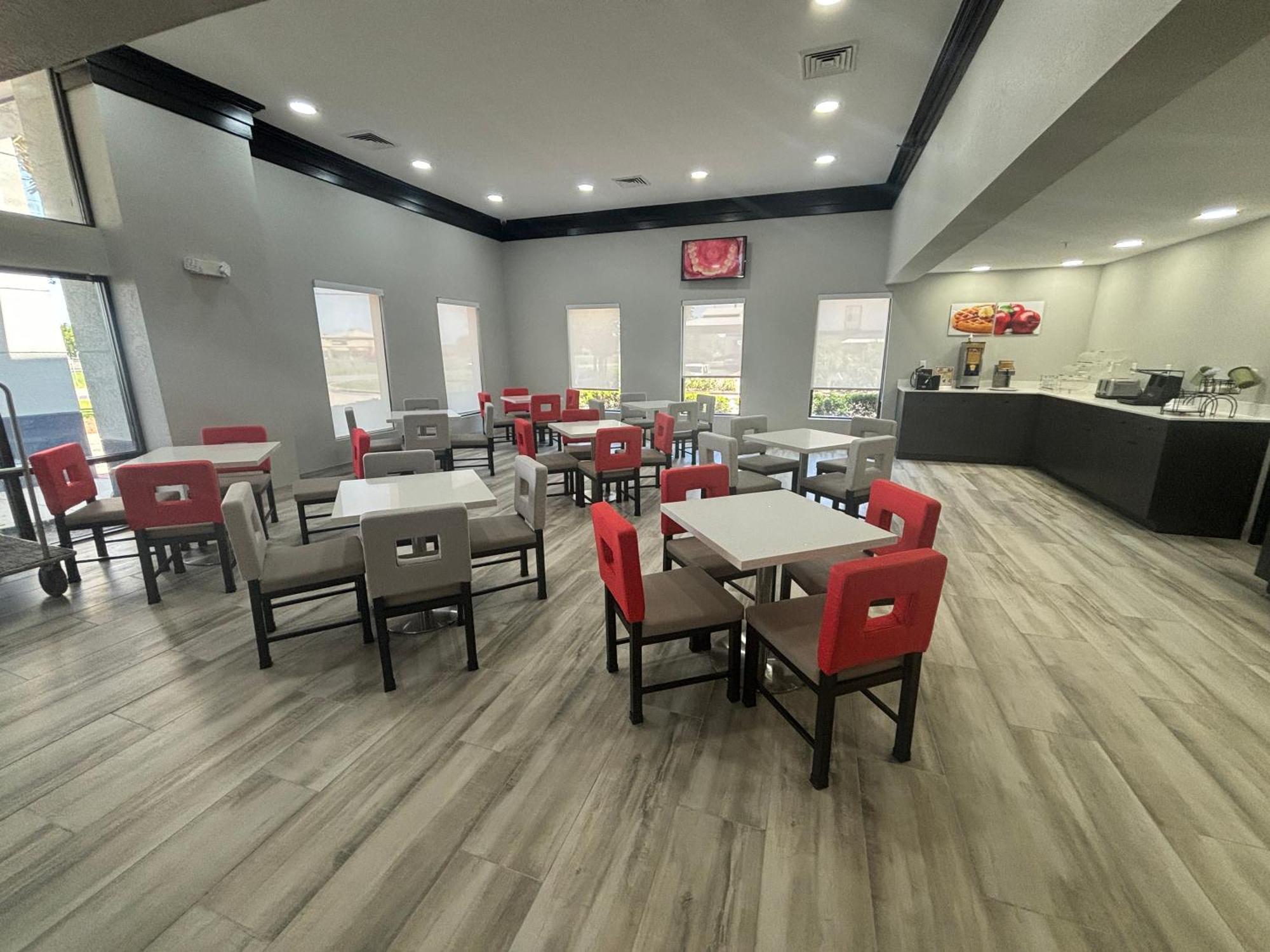 Quality Inn & Suites At Airport Blvd I-65 Мобіл Екстер'єр фото